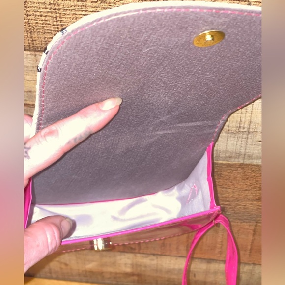 🔥 SOLD🔥💕 Hello Kitty Crossbody Bag - Picture 4 of 4